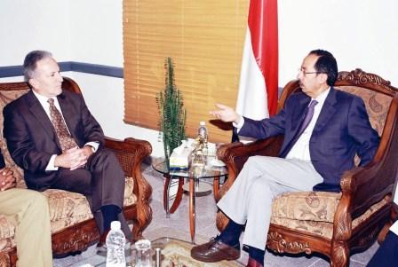 الارحبي لدى لقائه المدير التنفيذي لعمليات وكالة التنمية الدولية الأمريكية أمس